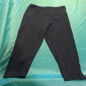 Capri leggings/ yoga pants